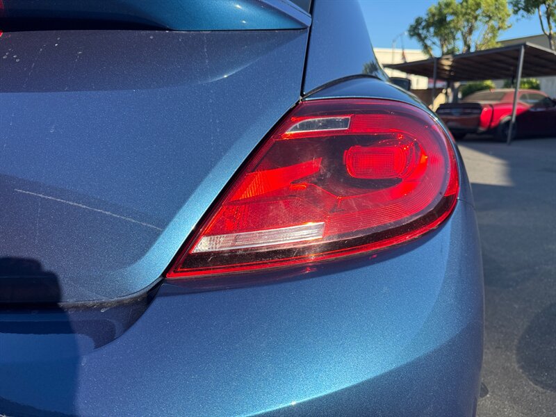Used 2019 Volkswagen Beetle 2.0T SE FWD image 16