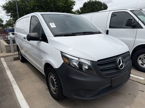 Used 2023 Mercedes-Benz Metris image 2
