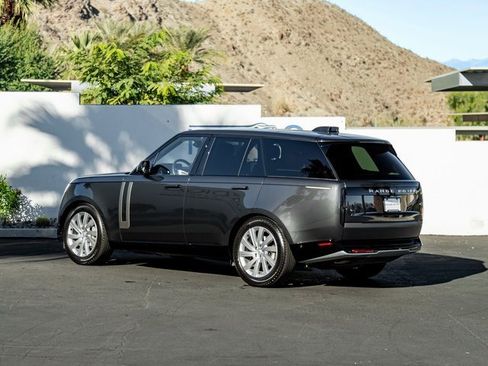 Used 2023 Land Rover Range Rover SE image 9