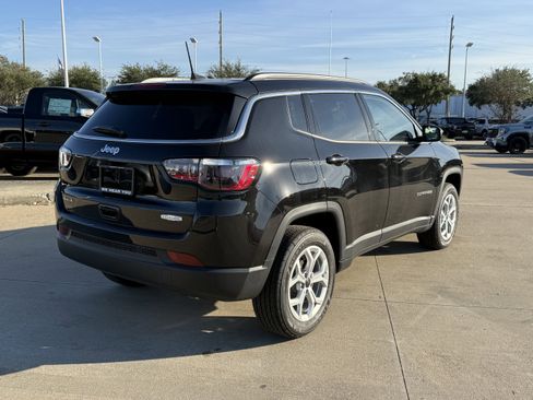 New 2026 Jeep Compass Latitude image 5