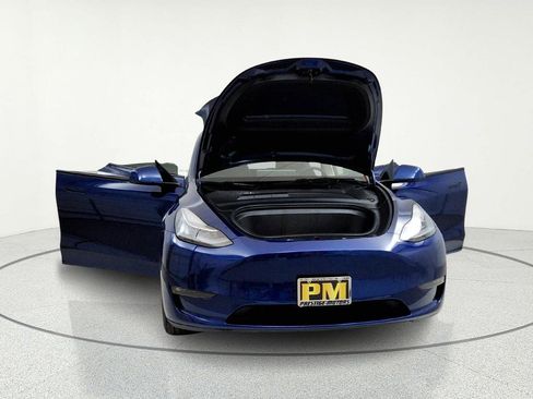 Used 2021 Tesla Model Y Long Range image 12