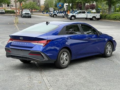Used 2024 Hyundai Elantra SE FWD image 4