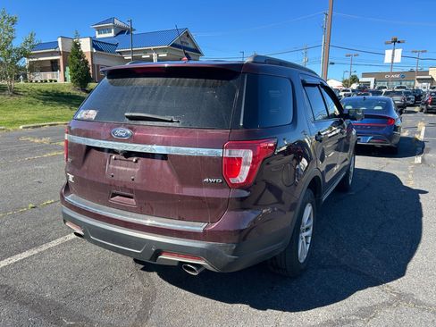 Used 2018 Ford Explorer XLT w/ Equipment Group 201A AWD/4WD image 5