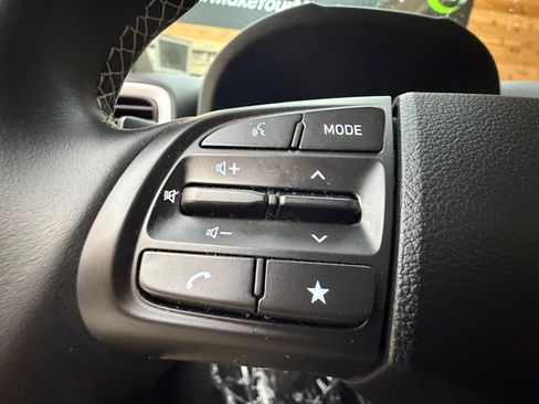 Certified 2024 Hyundai Venue Limited image 23