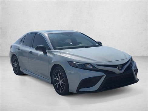 Used 2023 Toyota Camry SE w/ Convenience Package FWD image 3