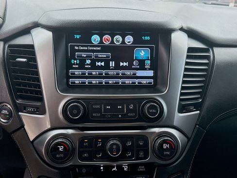 Used 2020 Chevrolet Suburban LT w/ Luxury Package RWD image 12