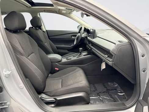 Used 2025 Honda Accord SE image 18