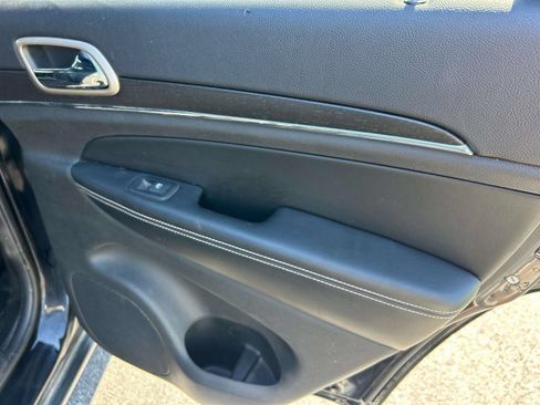 Used 2017 Jeep Grand Cherokee Limited AWD/4WD image 22