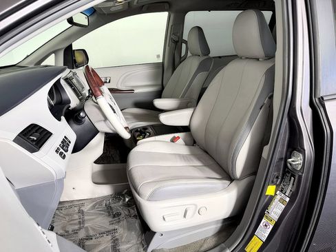 Used 2013 Toyota Sienna Limited w/ Premium Pkg AWD/4WD image 35