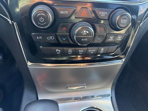 Used 2019 Jeep Grand Cherokee Limited image 36