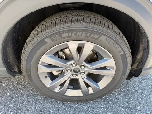 Certified 2025 Ford Explorer Active w/ Active Comfort Package AWD/4WD image 11