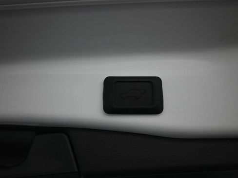 Used 2023 Toyota RAV4 XLE w/ Convenience Package AWD/4WD image 23