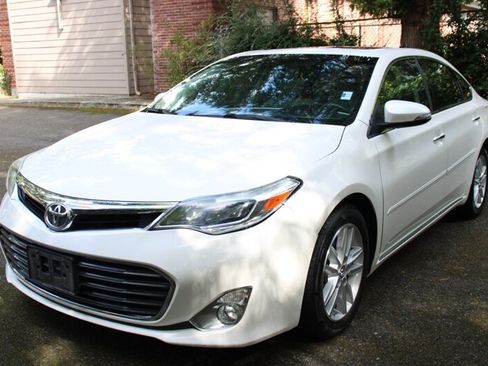 Used 2015 Toyota Avalon XLE Premium FWD image 1