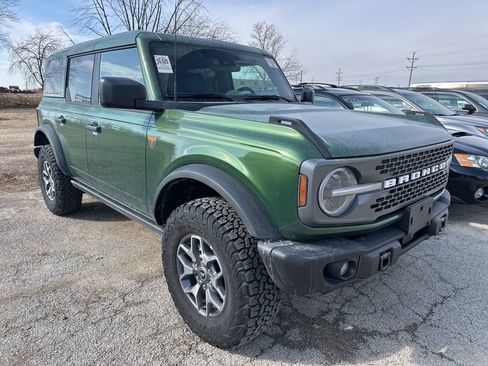 Used 2025 Ford Bronco Badlands image 2