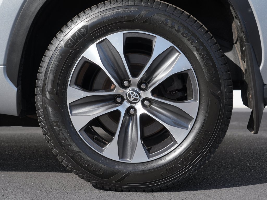 Used 2023 Toyota Highlander XLE AWD/4WD image 35
