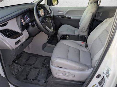 Used 2015 Toyota Sienna XLE image 16