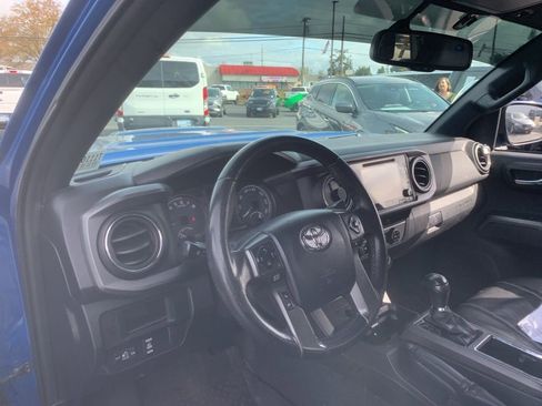 Used 2016 Toyota Tacoma TRD Sport w/ Exterior Package image 11