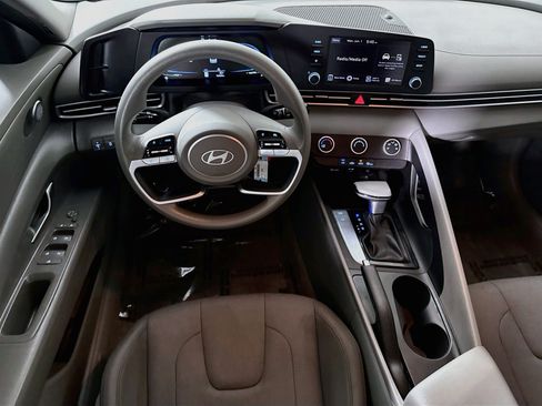 Used 2024 Hyundai Elantra SE FWD image 17