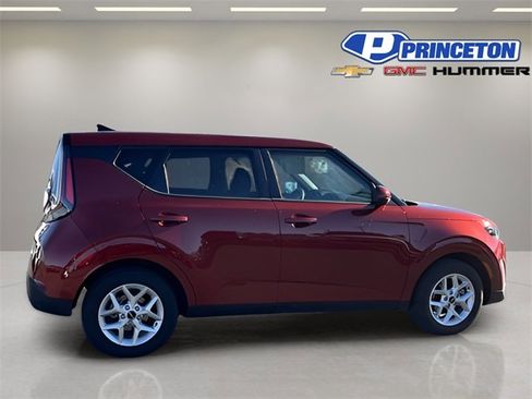 Used 2025 Kia Soul LX w/ LX Technology Package image 8