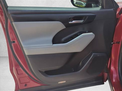 Certified 2020 Toyota Highlander XLE FWD image 10