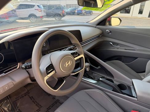 Used 2024 Hyundai Elantra SEL FWD image 28