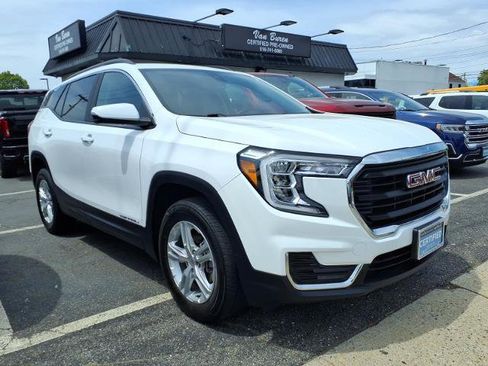 Used 2023 GMC Terrain SLE w/ Driver Convenience Package AWD/4WD image 3