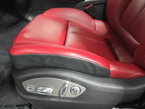 Certified 2023 Porsche Macan AWD/4WD image 23