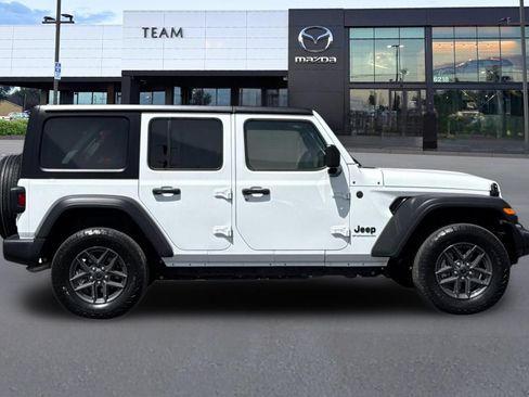 Used 2025 Jeep Wrangler Unlimited Sport AWD/4WD image 3
