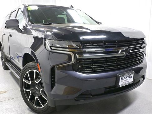 Certified 2022 Chevrolet Suburban RST w/ Sport Performance Package image 3