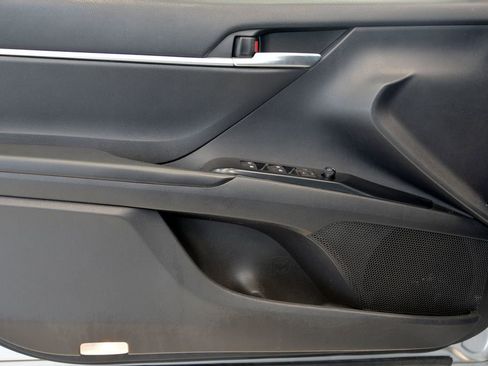 Used 2019 Toyota Camry SE image 14