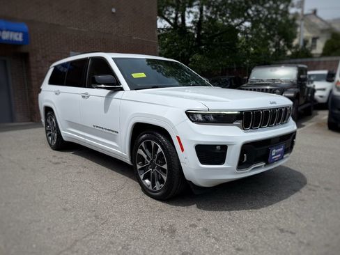 Used 2022 Jeep Grand Cherokee L Overland w/ Advanced Protech Group III AWD/4WD image 3
