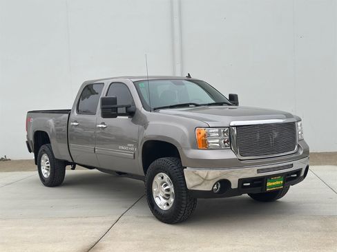 Used 2007 GMC Sierra 2500 SLE w/ Z71 Off-Road Package image 6