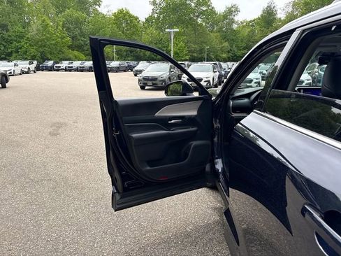 Used 2024 Toyota Grand Highlander AWD image 22