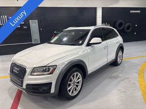 Used 2017 Audi Q5 2.0T Premium Plus w/ Technology Package AWD/4WD image 1