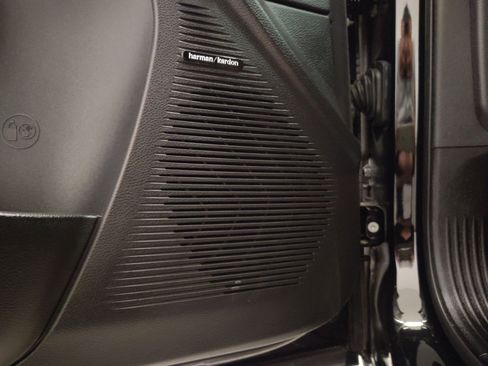 Used 2016 Dodge Challenger SRT Hellcat image 20