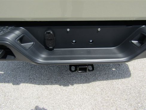 Used 2022 Jeep Gladiator Sport AWD/4WD image 13