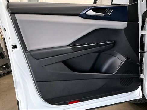 Used 2022 Volkswagen Taos SE image 25