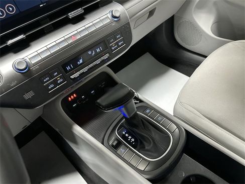 Used 2024 Hyundai Kona SEL image 13