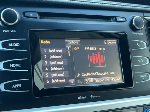 Used 2014 Toyota Highlander Plus FWD image 21