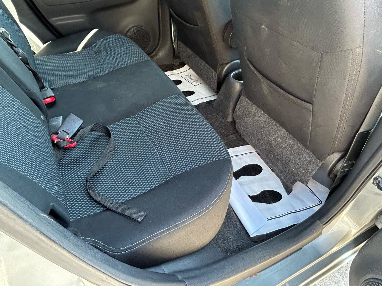 Used 2014 Nissan Versa Note SV FWD image 11