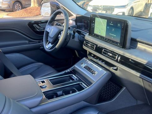 New 2026 Lincoln Aviator AWD image 10