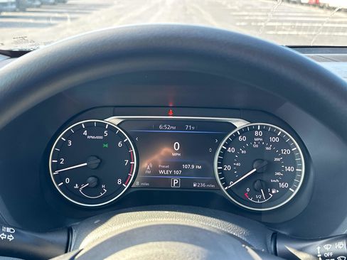 New 2025 Nissan Sentra SV w/ Trunk Package image 19