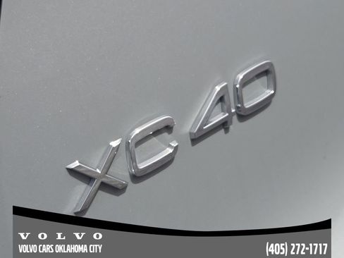 Certified 2025 Volvo XC40 B5 Core image 10