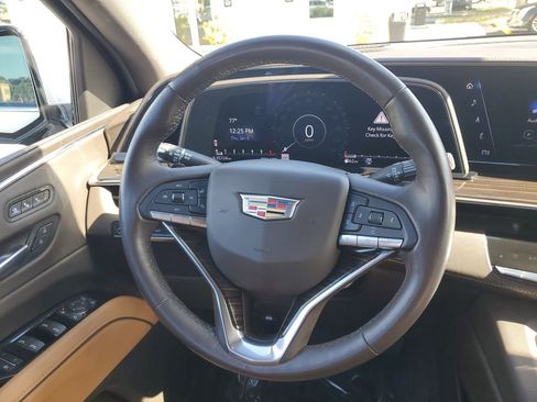 Used 2022 Cadillac Escalade Premium Luxury image 17