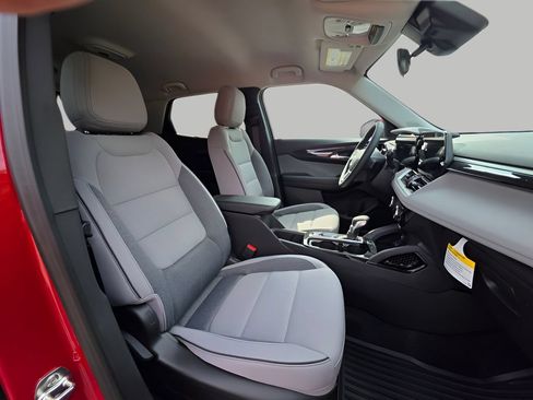 New 2026 Chevrolet TrailBlazer LT w/ LT Cold Weather Package FWD image 9
