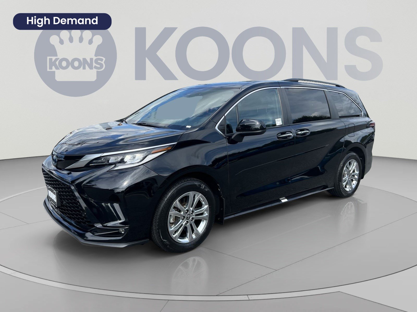 Used 2023 Toyota Sienna XSE w/ XSE Plus Package AWD/4WD image 1
