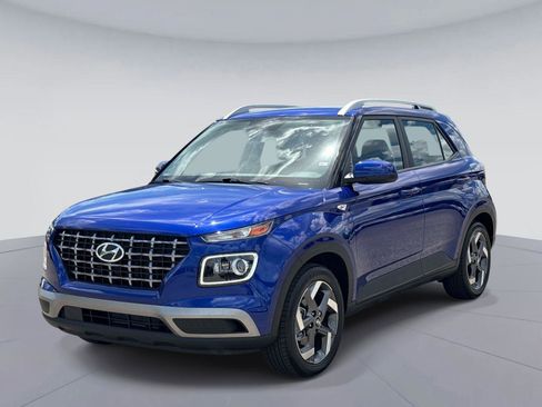 Used 2025 Hyundai Venue Limited FWD image 8
