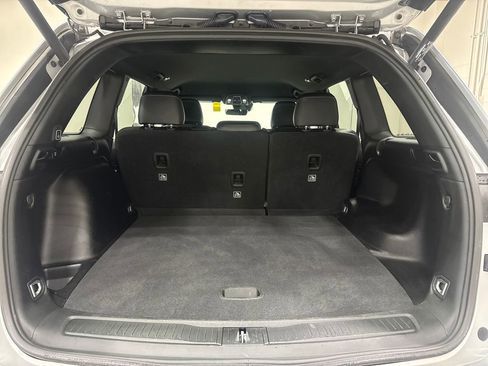 Used 2025 Jeep Grand Cherokee Altitude image 15