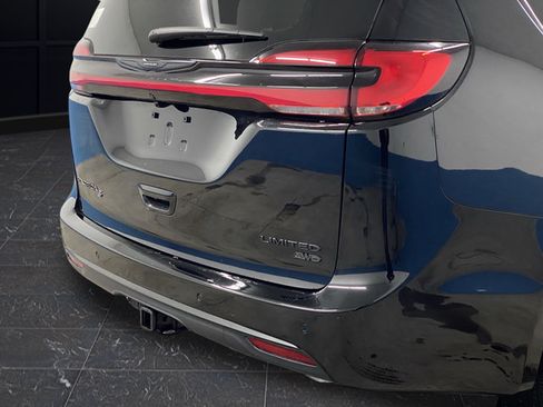 New 2026 Chrysler Pacifica Limited w/ S Appearance Package AWD/4WD image 38