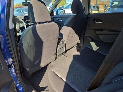 Used 2023 Nissan Rogue SV image 9